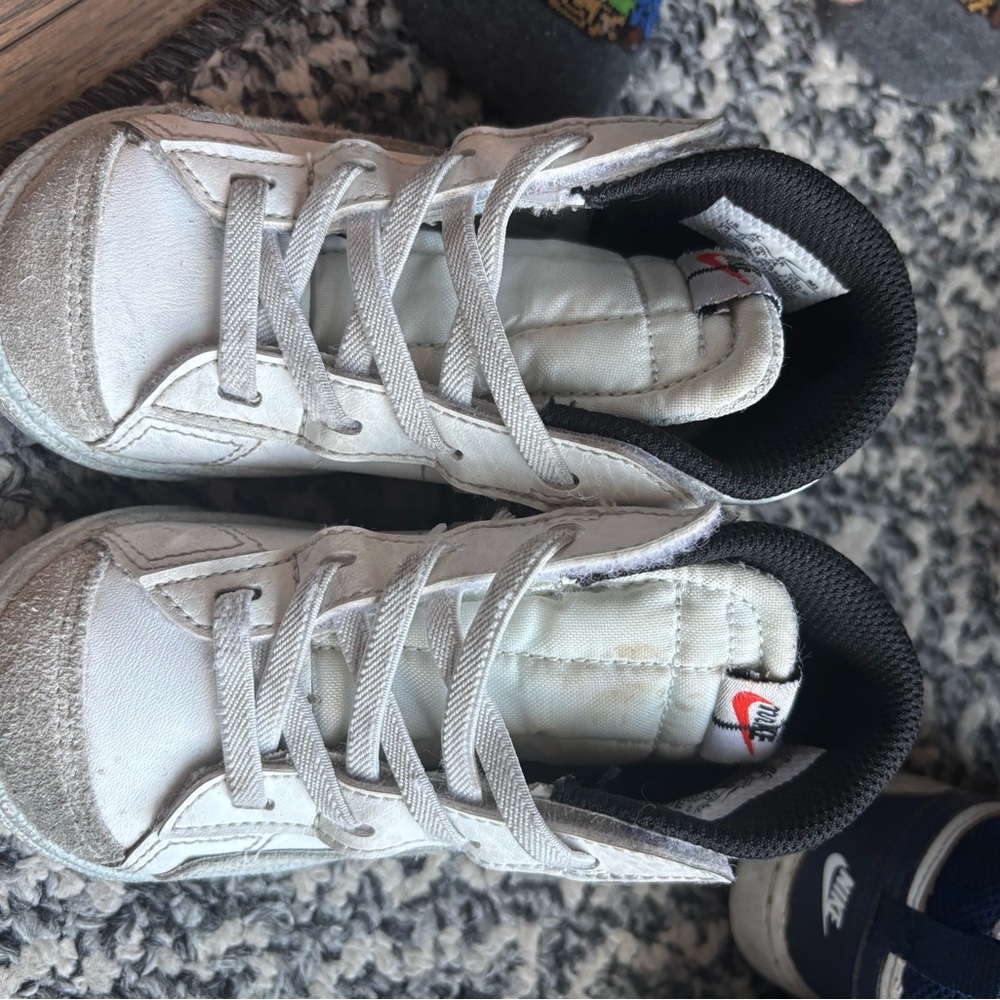 Nike White and Black Sneakers